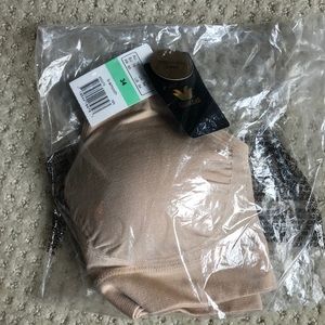NEW WITH TAGS Wacoal b smooth nude bra 34